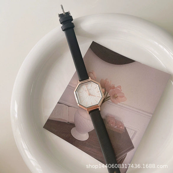 Wholesale Girl's Alloy Heart Casual Quartz Watch With Ordinary Glass Mirror
