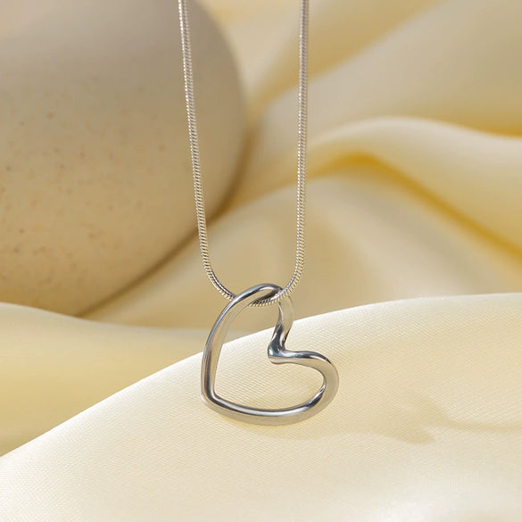 Wholesale Girls Sweet Style Electroplated Titanium Steel Heart Shape Cut Out Pendant Snake Bone Chain Necklace Jewelry