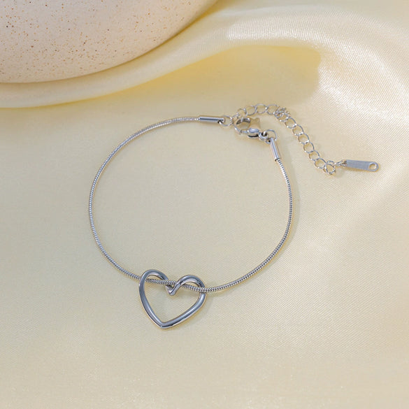 Wholesale Girls Sweet Style Electroplated Titanium Steel Heart Shape Cut Out Pendant Snake Bone Chain Necklace Jewelry