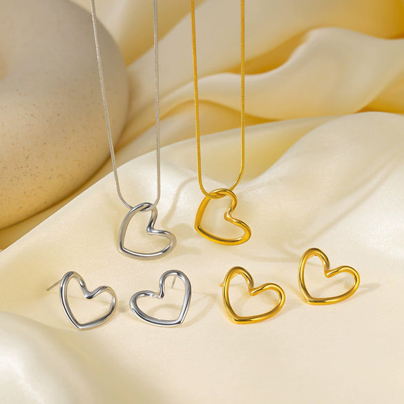 Wholesale Girls Sweet Style Electroplated Titanium Steel Heart Shape Cut Out Pendant Snake Bone Chain Necklace Jewelry
