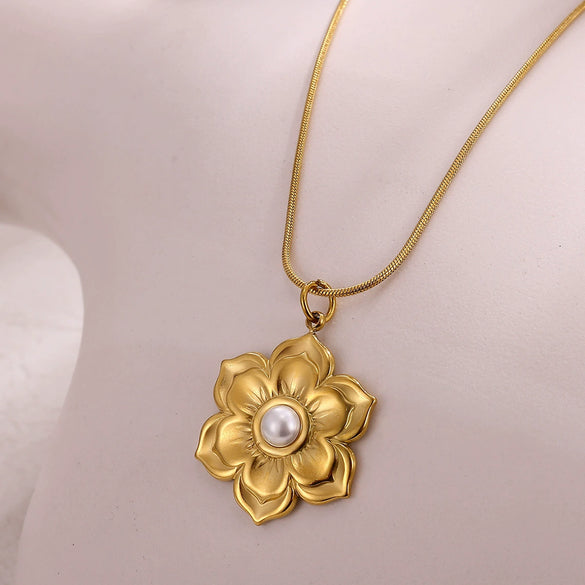 Wholesale Gold Electroplated Stainless Steel Hollow Flower Pendant Necklace With Cross Chain For Unisex