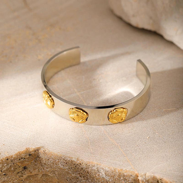 Wholesale Gold Plated Stainless Steel Flower Open Bracelet With Minimalist Design
