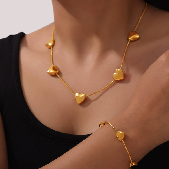 Wholesale Golden Love Beaded Light Luxury Collarbone Chain For Women Titanium Steel 18K Gold Plated Necklace Jewelry Electroplated
