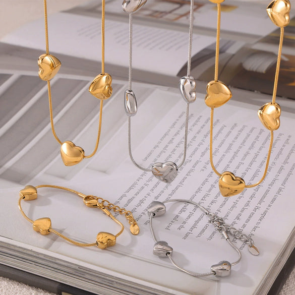 Wholesale Golden Love Beaded Light Luxury Collarbone Chain For Women Titanium Steel 18K Gold Plated Necklace Jewelry Electroplated