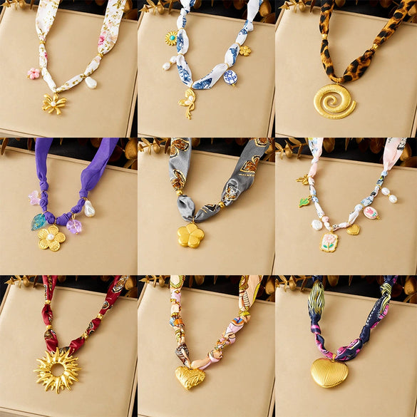 Wholesale Goldplated Stainless Steel Pendant Necklace With Leopard Print Small Floral And Heart Shape For Women