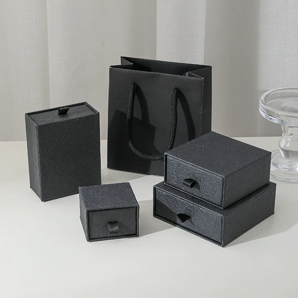 Wholesale Hand Kneaded Black And White Jewelry Packaging Box Made Of Paper And Cardboard For Rings And Necklaces