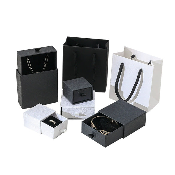 Wholesale Hand Kneaded Black And White Jewelry Packaging Box Made Of Paper And Cardboard For Rings And Necklaces