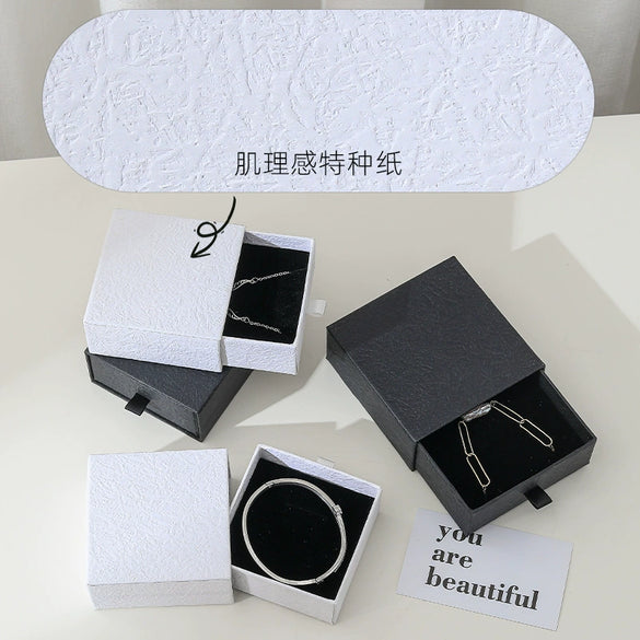 Wholesale Hand Kneaded Black And White Jewelry Packaging Box Made Of Paper And Cardboard For Rings And Necklaces