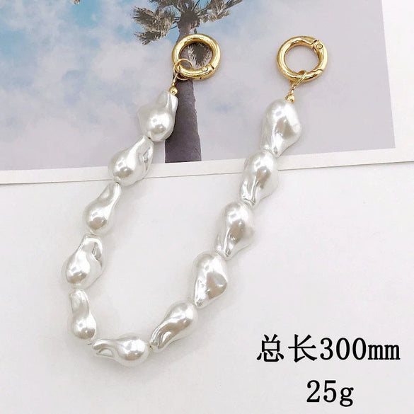 Wholesale Handheld Chain Jewelry Accessories Plastic Resin Specialshaped Alien Handmade