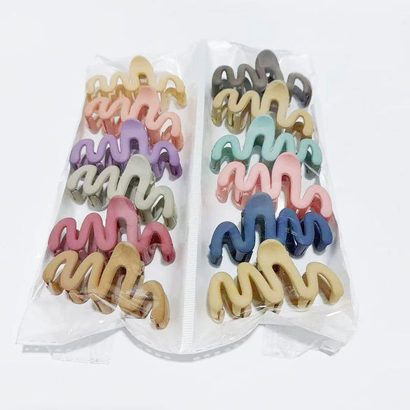 Wholesale Handmade Acrylic Hair Gratching Clip With Letters Numbers Text Style For Women