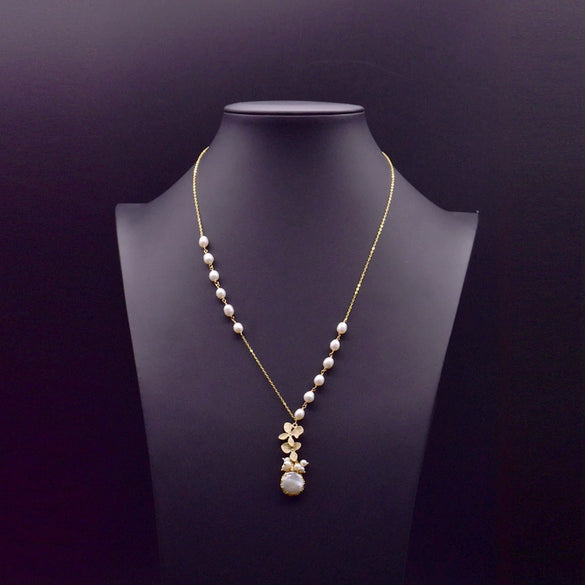 Wholesale Handmade Drop Shape Retro Pearl Long Necklace For Women With Metal And Water Wave Chain