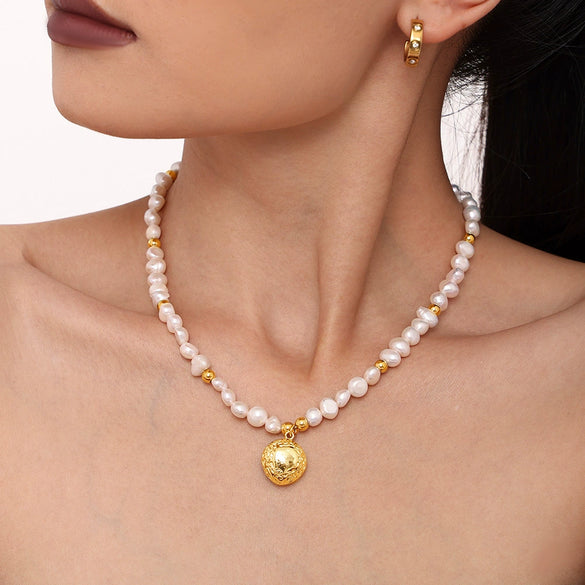 Wholesale Handmade Freshwater Pearl And Copper Beaded Collarbone Necklace With Geometric Pattern And Gold Plated Treatment For Women