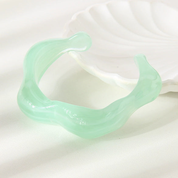 Wholesale Handmade Irregular Flowershaped Transparent Green Resin Bracelet Jewelry For Women