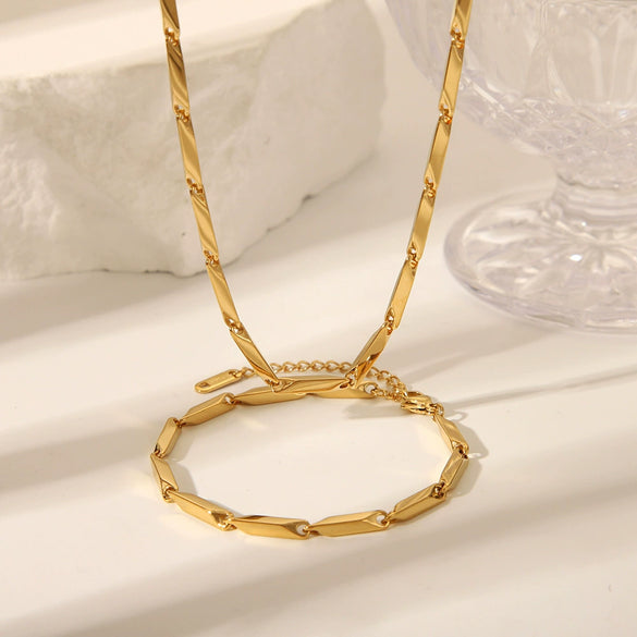 Wholesale Handmade Light Luxury Geometric Stainless Steel Jewelry Set With Strip Pattern And Electroplating Treatment Lingshaped Necklace And Bracelet For Unisex