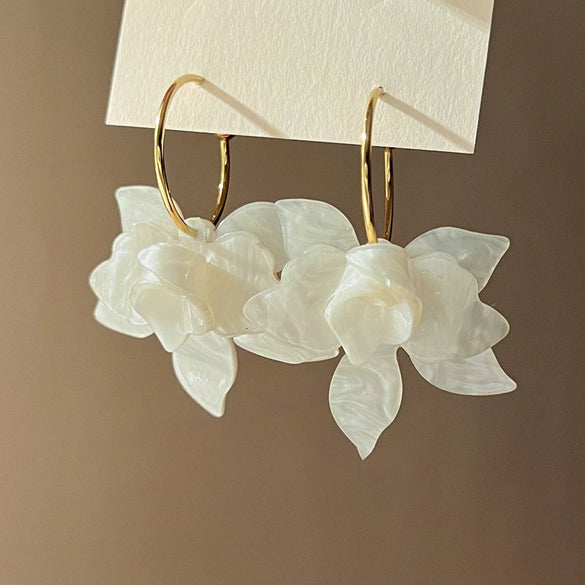 Wholesale Handmade Resin And Plastic Silver Needle Flower Earrings With Elegant Retro Design For Women