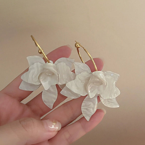 Wholesale Handmade Resin And Plastic Silver Needle Flower Earrings With Elegant Retro Design For Women