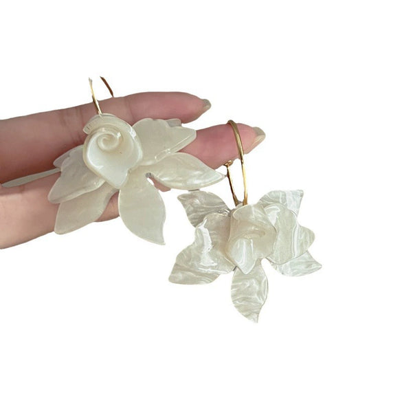 Wholesale Handmade Resin And Plastic Silver Needle Flower Earrings With Elegant Retro Design For Women