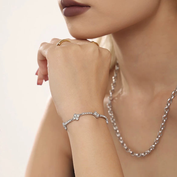 Wholesale Handmade Titanium Steel Gimmel Four Leaf Flower Zircon Bracelet With Pvd Gold Plated Electroplating Jewelry For Women