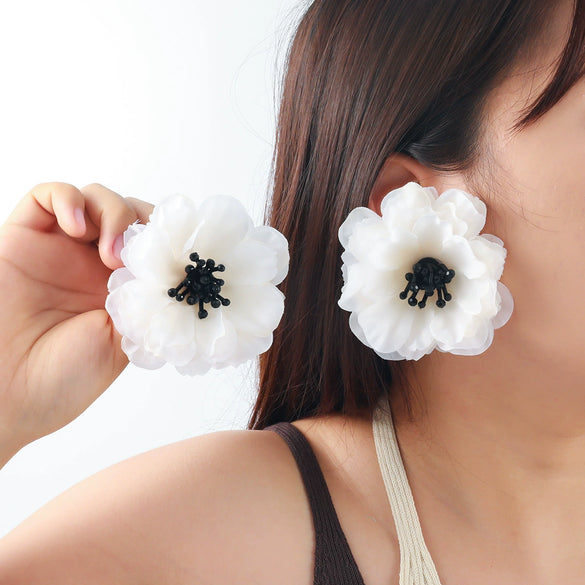 Wholesale Handmade Zinc Alloy Flower Earrings Light Luxury Style Hand Knitted