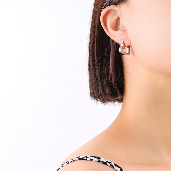 Wholesale Heart Hollow Geometric Earrings In Titanium Steel With Electroplating Treatment