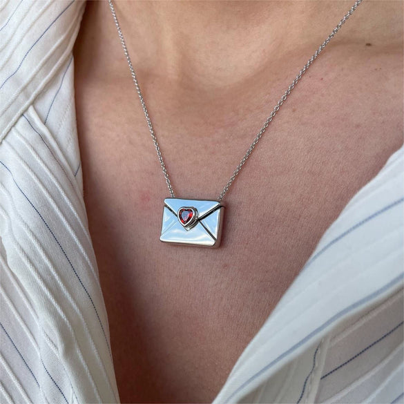 Wholesale Heart Photo Box Pendant Necklace With Opening And Closing Peach Heart Pendant Clavicle Chain Copper Plated Titanium Steel Material Electroplating Treatment