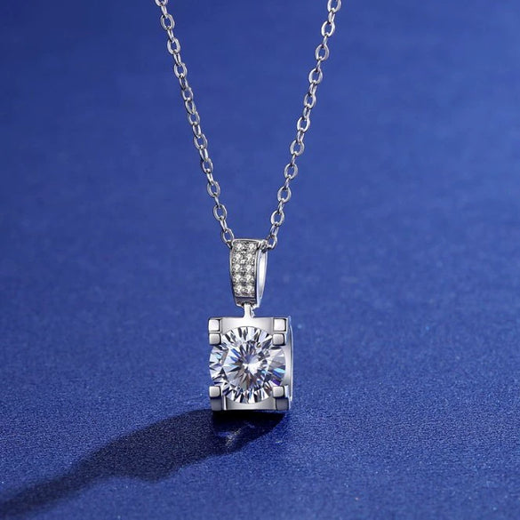 Wholesale Heart Shaped Cow Head Pendant Necklace With Little Red Riding Book Quick Hand Shake Voice 1 Karat Moissanite Silver And White Copper Plated Platinum