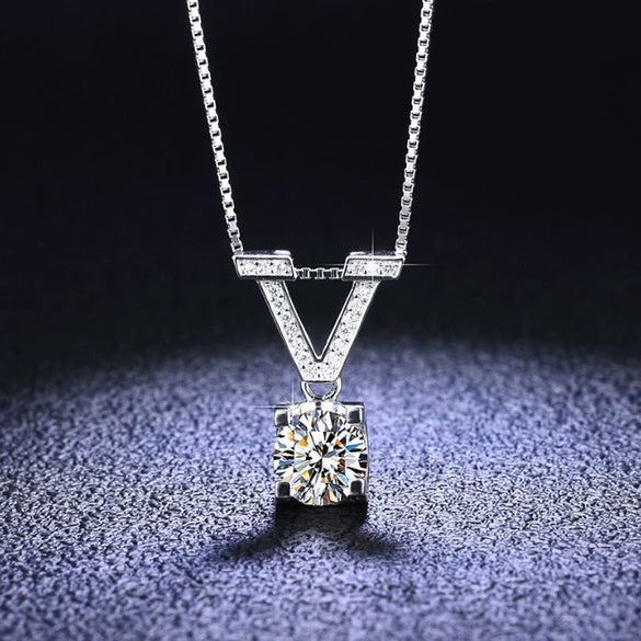 Wholesale Heart Shaped Cow Head Pendant Necklace With Little Red Riding Book Quick Hand Shake Voice 1 Karat Moissanite Silver And White Copper Plated Platinum