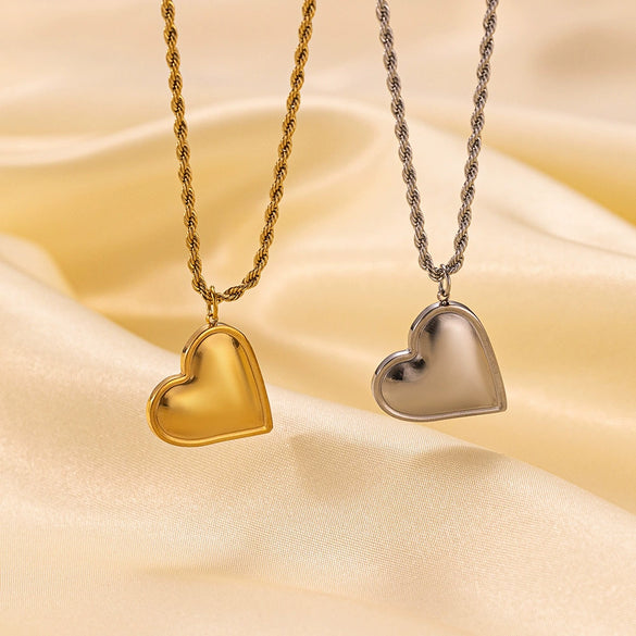 Wholesale Heartshaped Electroplated Titanium Steel Twist Chain Pendant Necklace For Women