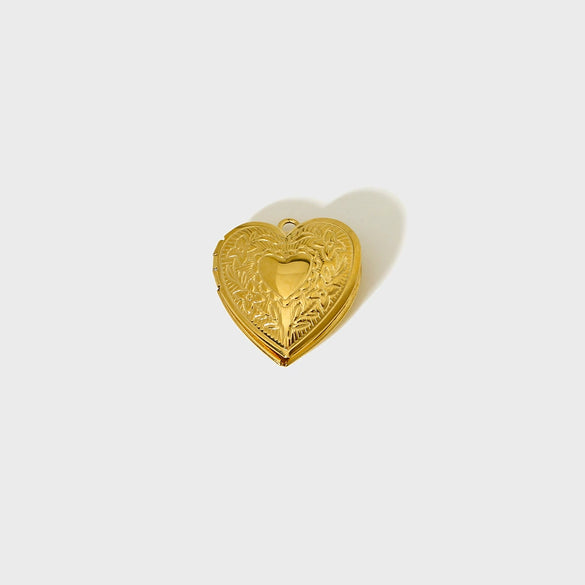 Wholesale Heartshaped Engraved Stainless Steel Electroplated Pendant Necklace With Geometric Return Pattern Jewelry Accessory