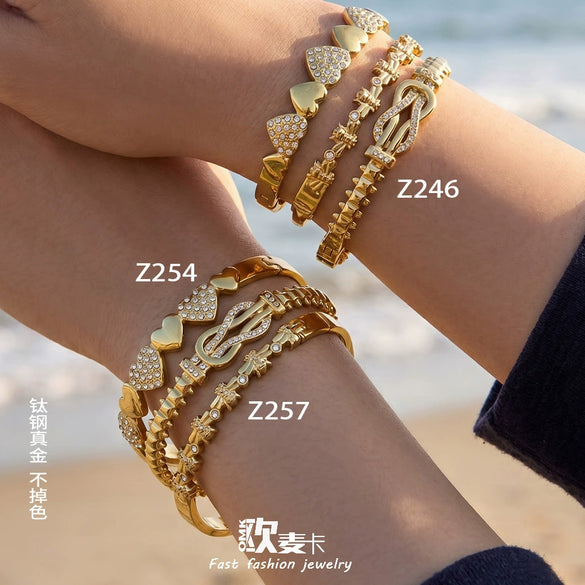 Wholesale Heartshaped Geometric Stainless Steel Electroplated Bee Bracelet With Zircon Inlay Jewelry Accessory