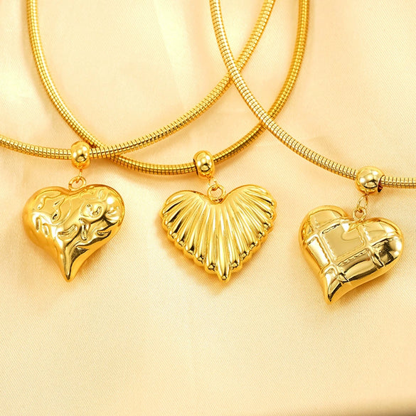 Wholesale Heartshaped Hollow Goldplated Titanium Steel Pendant Necklace For Women