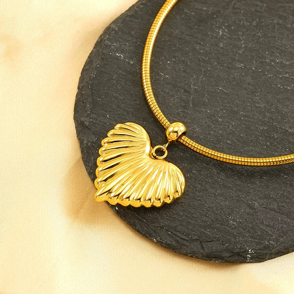 Wholesale Heartshaped Hollow Goldplated Titanium Steel Pendant Necklace For Women