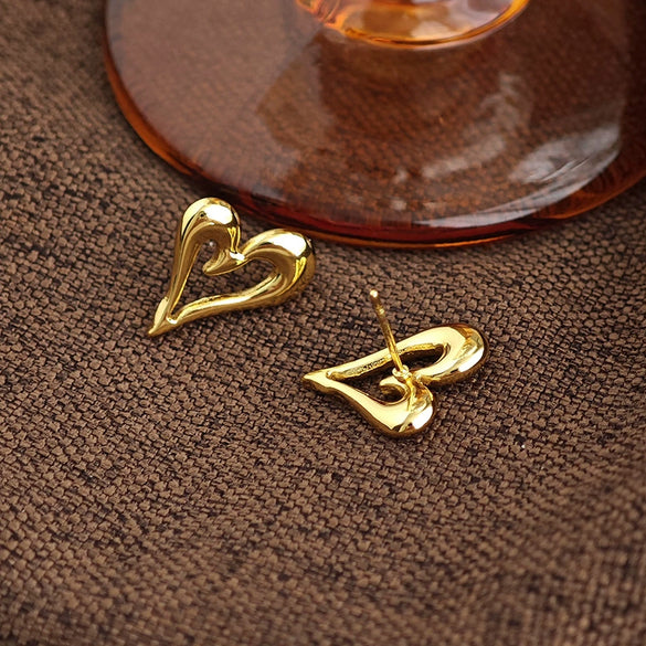 Wholesale High End Asymmetrical Heart Shaped Titanium Steel Earrings With Electroplating Non Fading French Retro And Fashion Ol Style