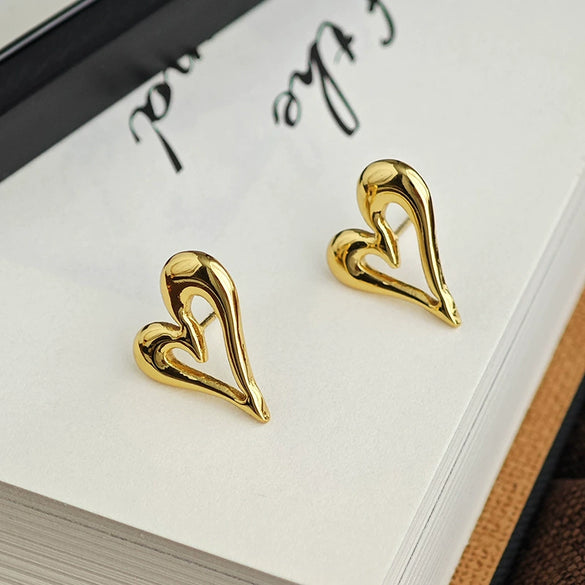 Wholesale High End Asymmetrical Heart Shaped Titanium Steel Earrings With Electroplating Non Fading French Retro And Fashion Ol Style