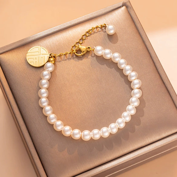 Wholesale High Grade Fancy Pearl Bracelet In Light Luxury Niche Elegant Style Made Of Titanium Steel With Geometric Pattern And Electroplating Treatment