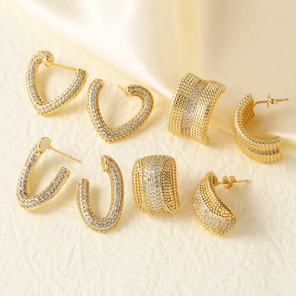 Wholesale Highend Micropaved Zircon Heart Shaped Copper Earrings With 18K Gold Plated Electroplating For Unisex