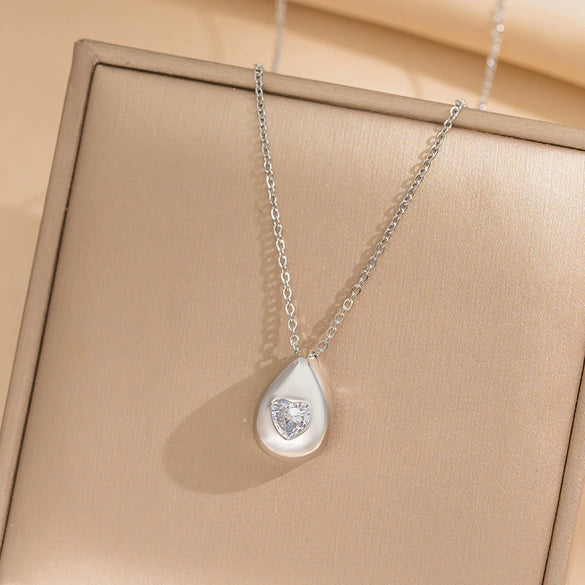 Wholesale Highgrade Titanium Steel Dropshaped Geometric Female Clavicle Necklace With Snake Bone Chain And Electroplating