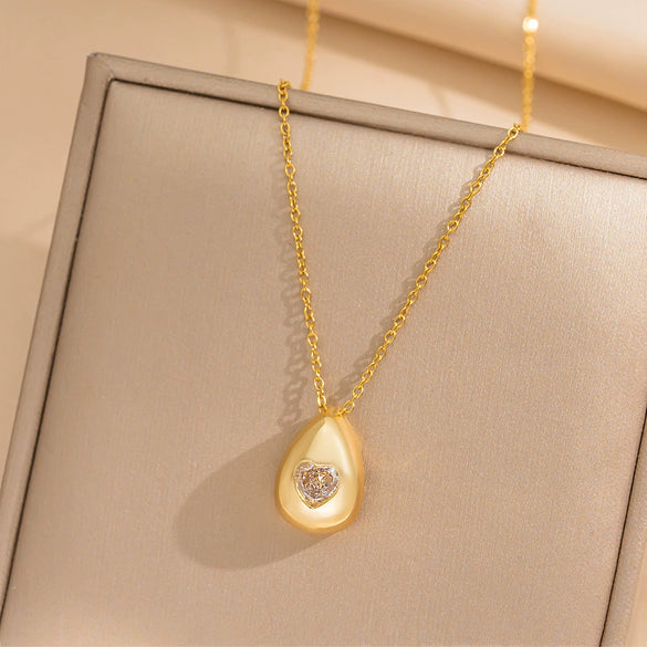 Wholesale Highgrade Titanium Steel Dropshaped Geometric Female Clavicle Necklace With Snake Bone Chain And Electroplating