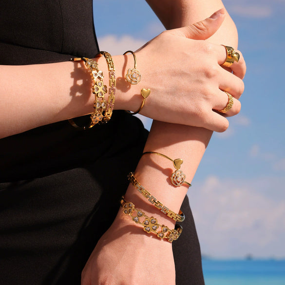Wholesale Highquality 5A Zircon Buckle Bracelet In Fashionable And Simple Style Made Of Stainless Steel With Electroplating Featuring A Cross Shape