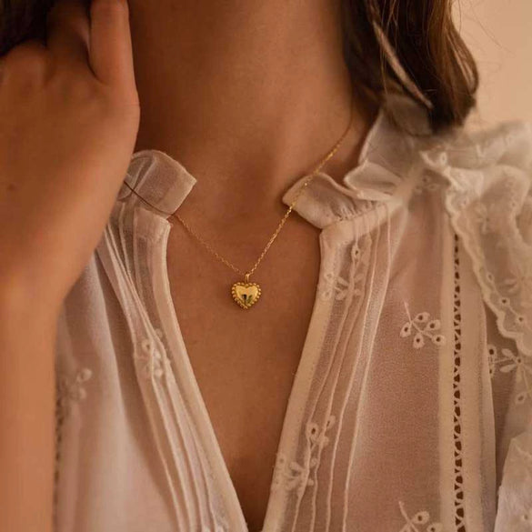 Wholesale Hip Hop Geometric Three Dimensional Love Peach Heart Clavicle Necklace For Female Alloy Material With Electroplating