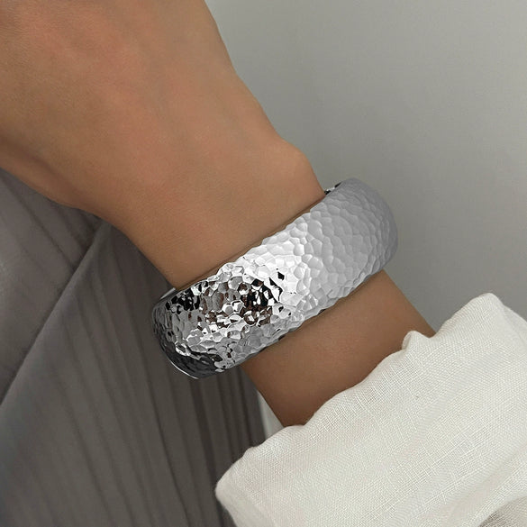 Wholesale Hip Hop Style Exaggerated Irregular Alloy Hammer Bracelet With Electroplating Processing