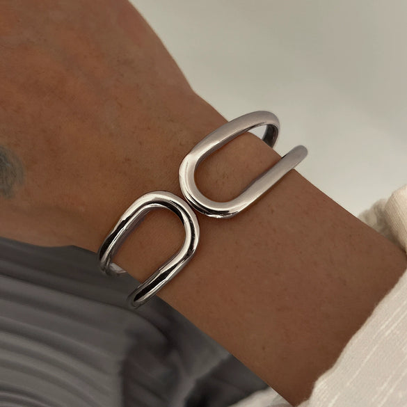 Wholesale Hip Hop Style Exaggerated Irregular Alloy Hammer Bracelet With Electroplating Processing