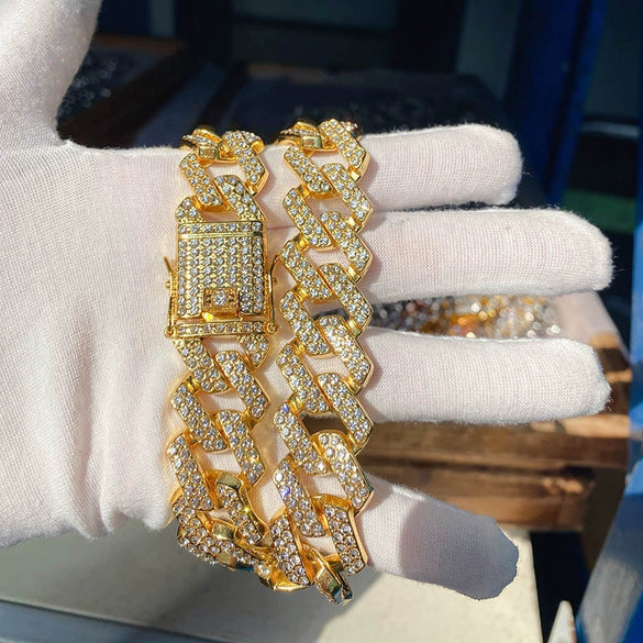 Wholesale Hiphop Style Square Cuban Chain Necklace For Men Made Of Alloy With Diamond Treatment And Geometric Design