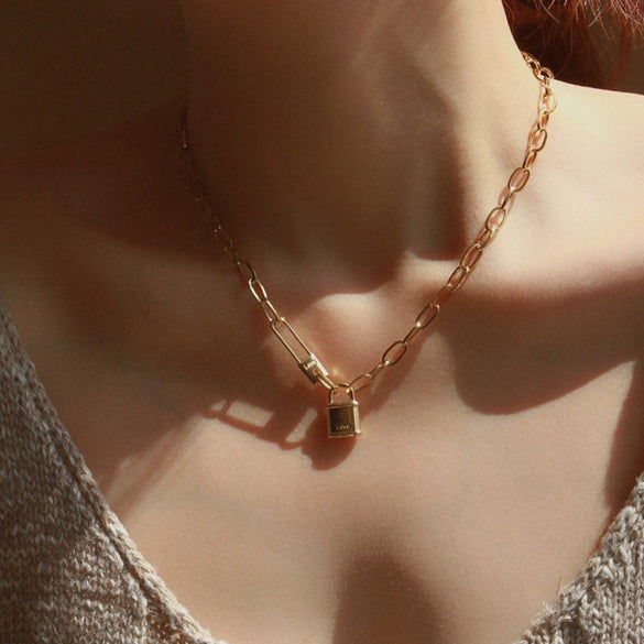Wholesale Hiphop Style Ushaped Titanium Steel And Stainless Steel Lock Pendant Necklace For Women With Electroplating