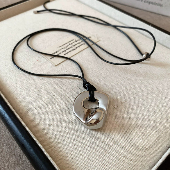 Wholesale Hollow Double Heart Pendant Necklace Alloy Clavicle Chain With Electroplating For Women Sweet Cool Style