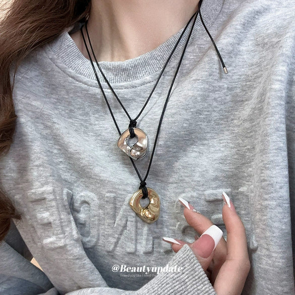 Wholesale Hollow Double Heart Pendant Necklace Alloy Clavicle Chain With Electroplating For Women Sweet Cool Style