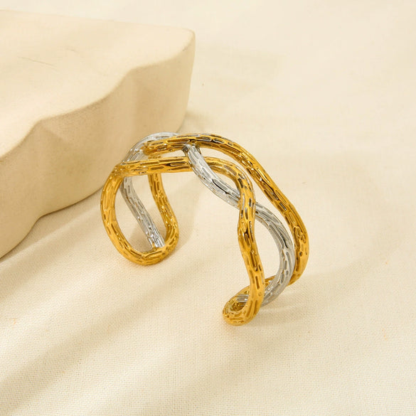 Wholesale Hollow Wave Pattern 18K Gold Plated Stainless Steel Open Bracelet For Women