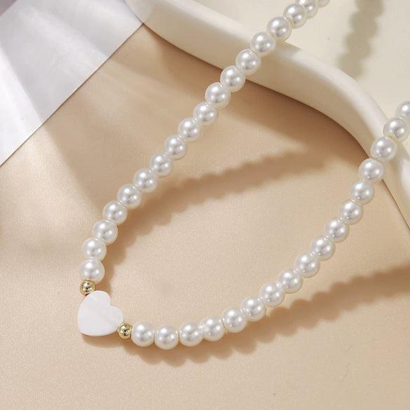 Wholesale Imitation Pearl And Alloy Heart Shape Handmade Necklace With Snake Bone Chain