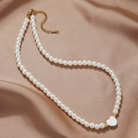 Wholesale Imitation Pearl And Alloy Heart Shape Handmade Necklace With Snake Bone Chain