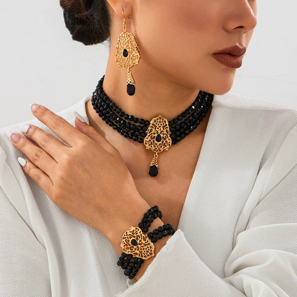 Wholesale Imitation Pearl Beaded Clavicle Necklace With Flower Pattern And Rhinestone Pendant In Retro Style For Women